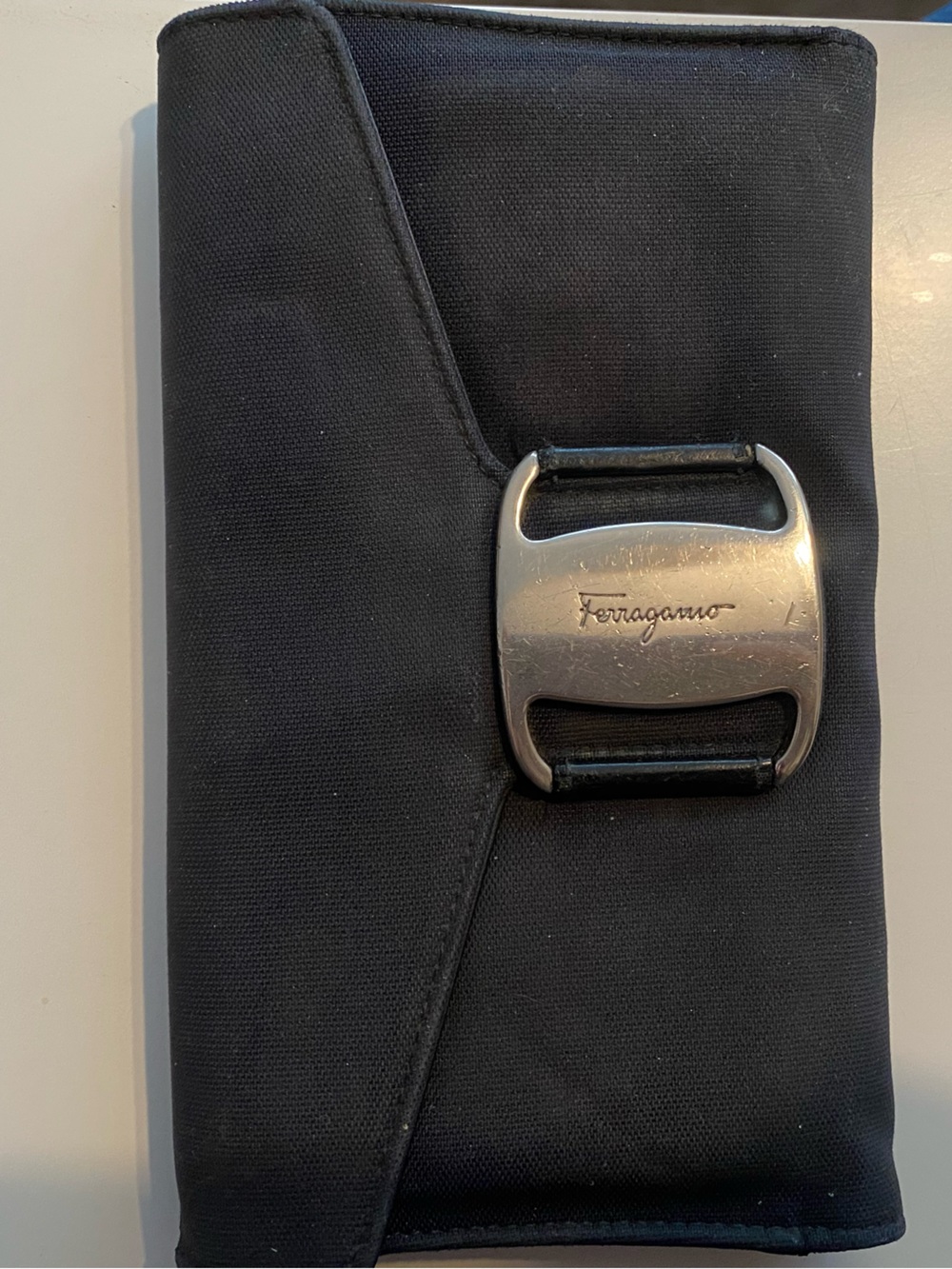 Ferragamo Women’s Black Wallet Clutch